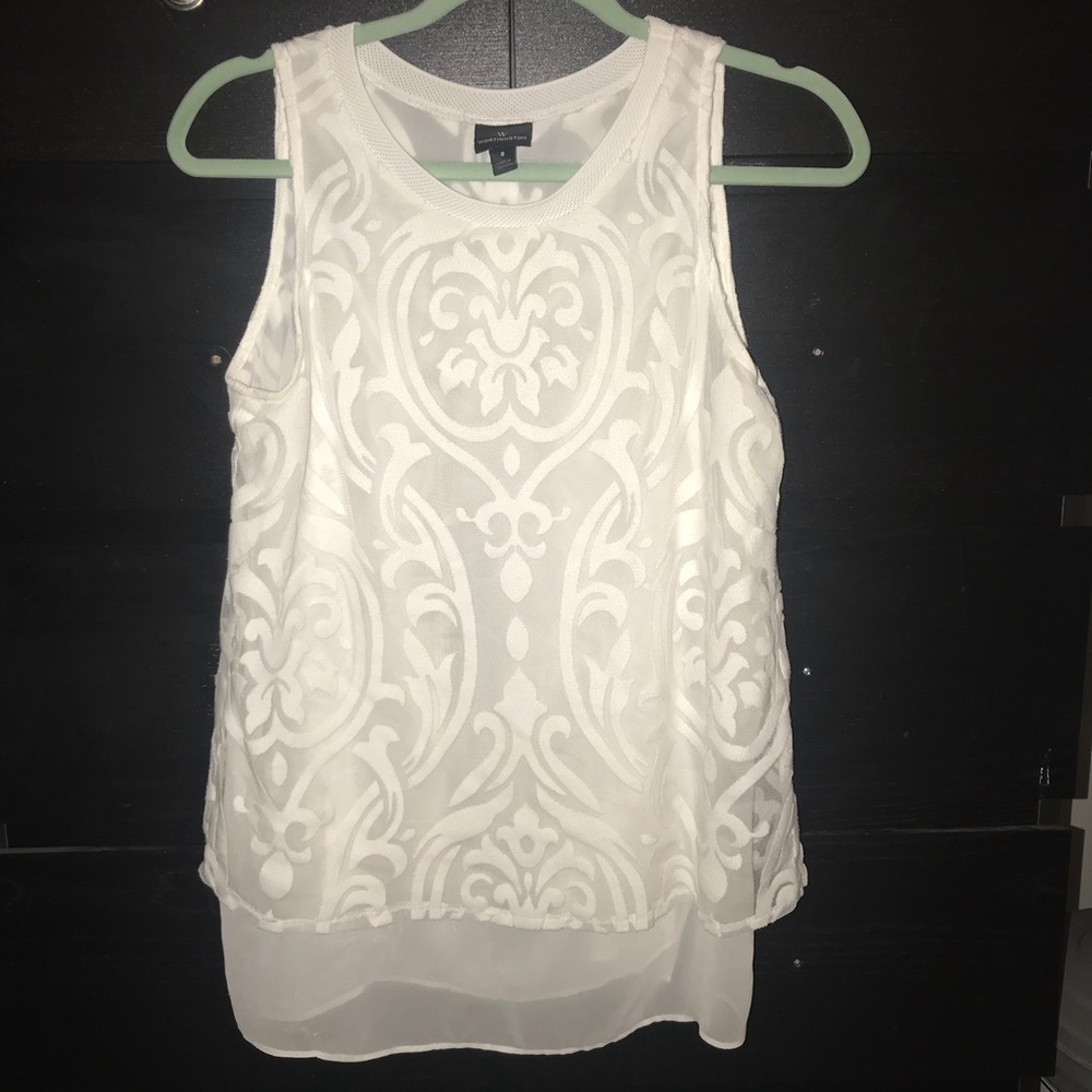 ☀️Very cute white sleeveless split back top